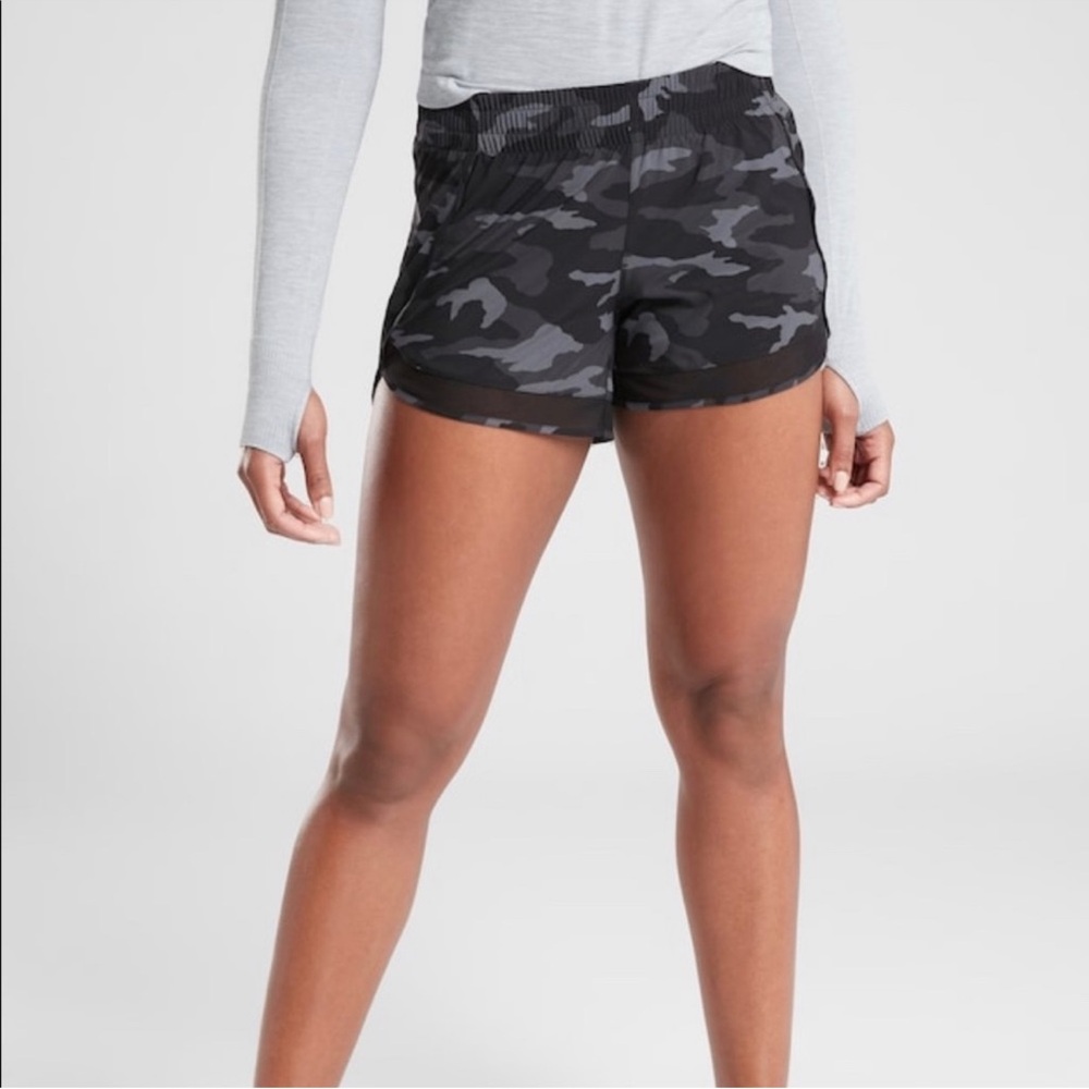 Athleta Printed Mesh Racer Run Shorts Black Gray Camo 1X